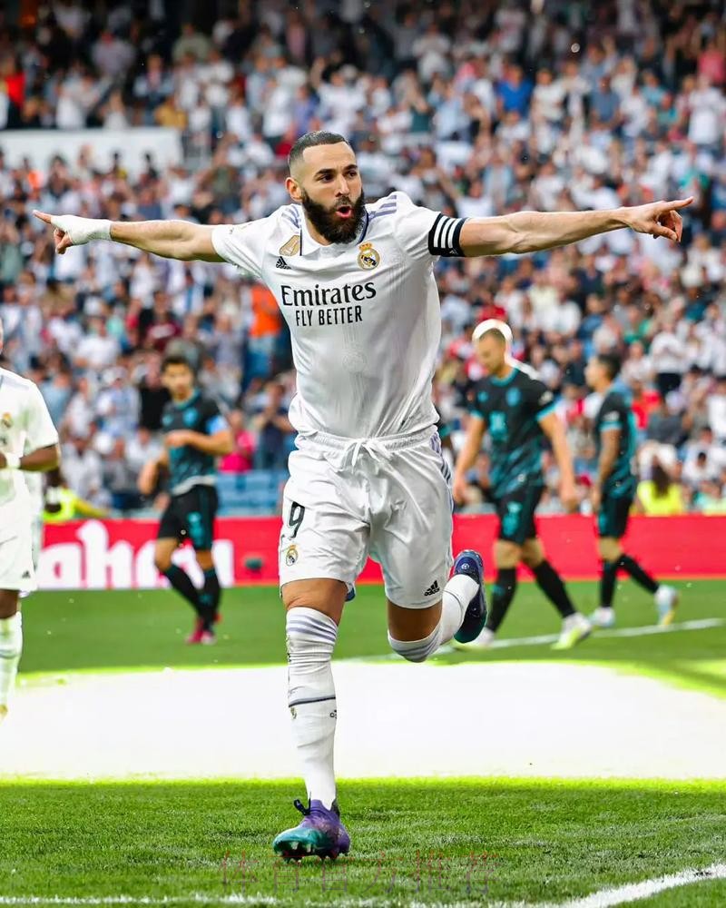 本泽马:这里有很多皇马球迷,我认为皇马就像是在主场比赛 本泽马:这里有很多皇马球迷,我认为皇马就像是在主场比赛